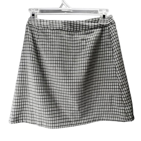 John Galt Brandy Melville Plaid Wrap Mini Skirt sz S Green White Buckle Closure - Picture 2 of 4